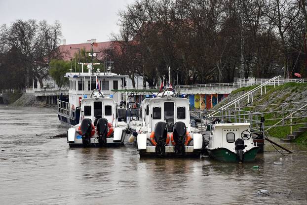 Slavonski Brod: Zbog obilnih kiša naglo raste vodostaj Save