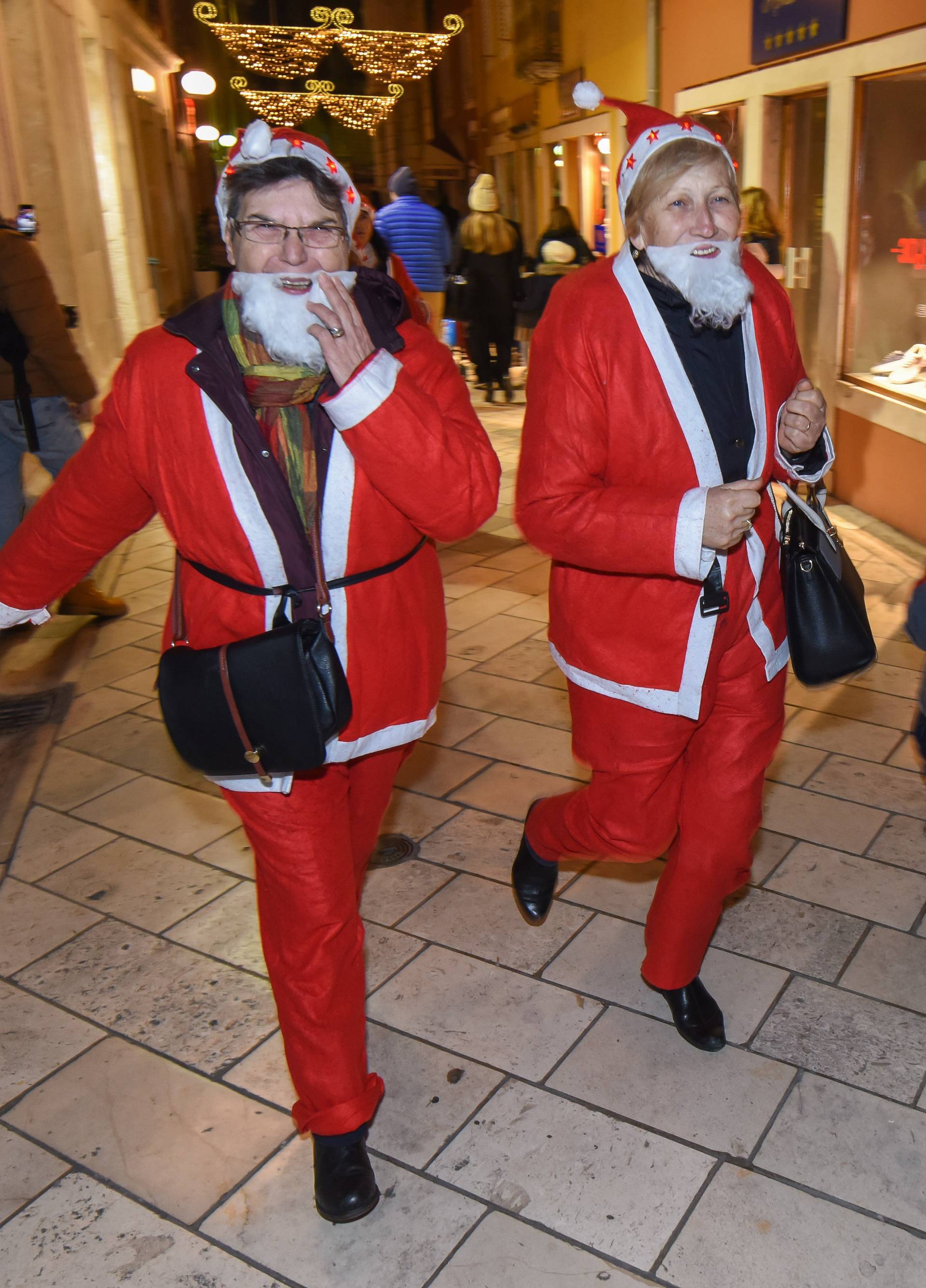 Advent u Zadru: Veseli Djedovi Božićnjaci protrčali su gradom