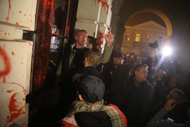 Nekoliko tisuća ljudi na prosvjedu u Novom Sadu