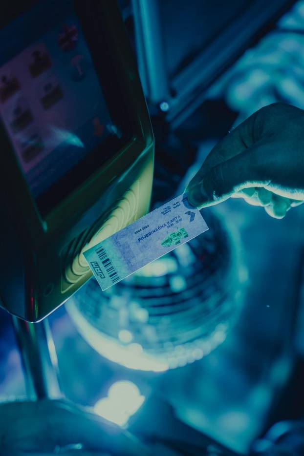 FOTO Ludilo na tračnicama! Ovaj party tramvaj u Zagrebu vozi vas direktno u ekstazu