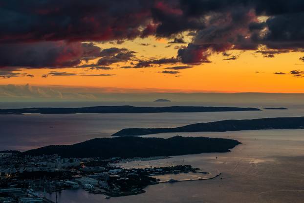 Kozjak: Zalazak sunca promatran sa vrha Sv. Jure 