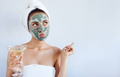 Pet grešaka s maskama za lice koje više ne biste trebali raditi