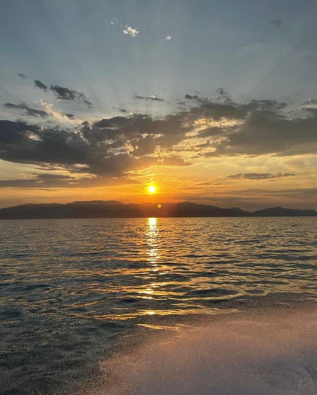 FOTO Gvardiolovo vruće ljeto: Posjetio Modrićevu rodnu kuću, vozio jet-ski i partijao na Braču
