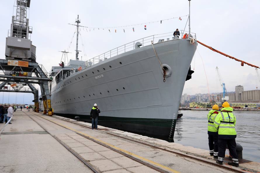 Rijeka: Brod Galeb dotegljen je u riječku luku