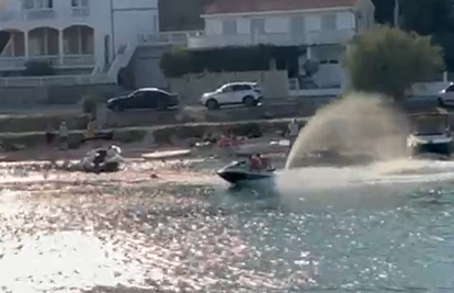 Video iz Tisnog: 'Divljao je jet skijem opasno blizu kupača!'