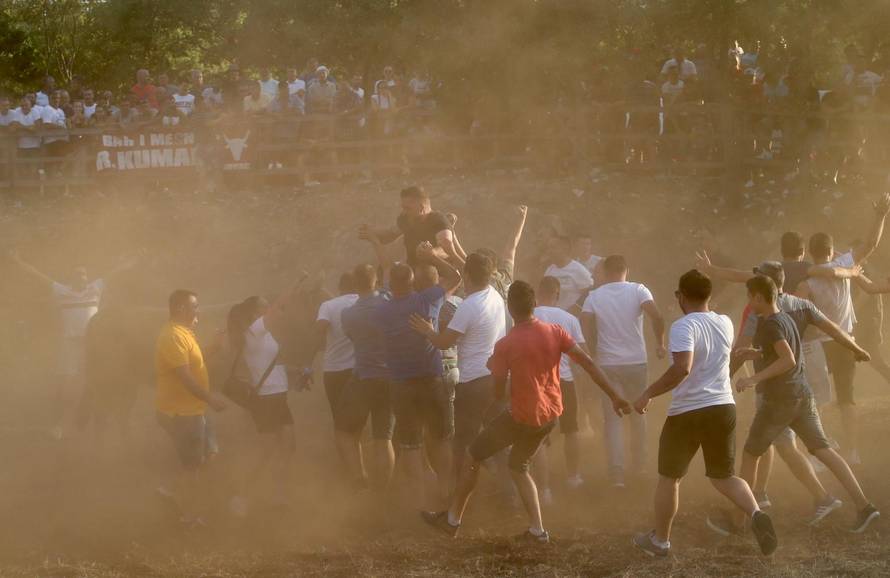 Bikijada u Šestanovcu: 'Nije ovo maltretiranje životinja, to su priče za  djecu, njima je odlično'