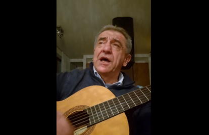 VIDEO Darko Milinović zasvirao gitaru nakon 20 godina i pjevao 'Samo za tebe'. Evo kako zvuči
