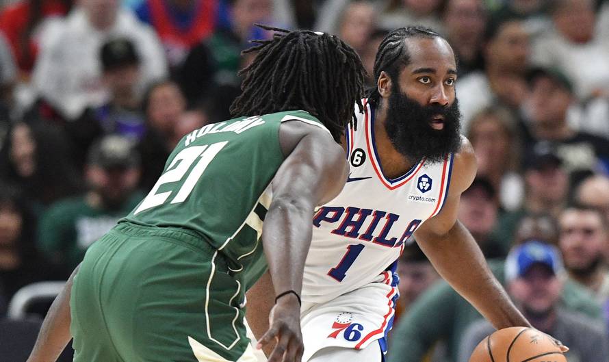 NBA: Philadelphia 76ers at Milwaukee Bucks