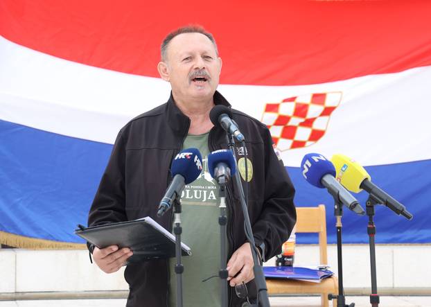 Šibenik:Odrzan je 'Prosvjedni skup protiv financiranja FALIŠ-a i svih ostalih protuhrvatskih dogaðanja'