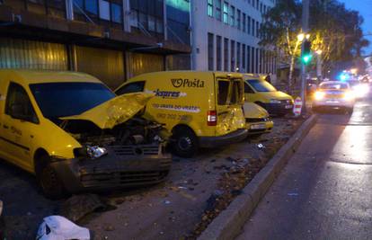 Taksijem je uništio četiri  auta koja su bila parkirana uz cestu
