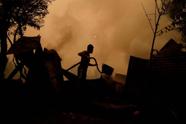 Wildfire burns parts of rural areas in Santa Juana