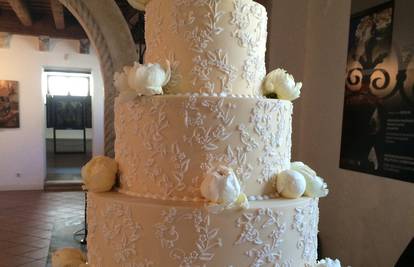 Svadbena torta dio ceremonije vjenčanja još od rimskog doba