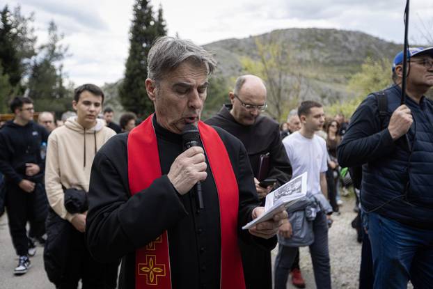 Mostar: Brojni vjernici sudjelovali na križnom putu