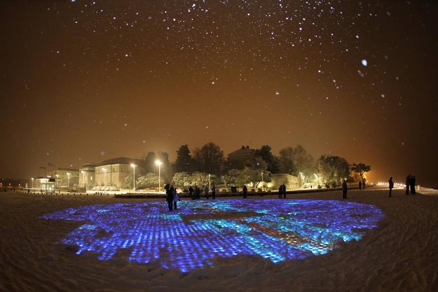Danas se kuhate, prije 8 godina snijeg zatrpao cijelu Dalmaciju