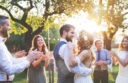 Ovih 5 stvari izbjegavajte obući za vjenčanje na otvorenom