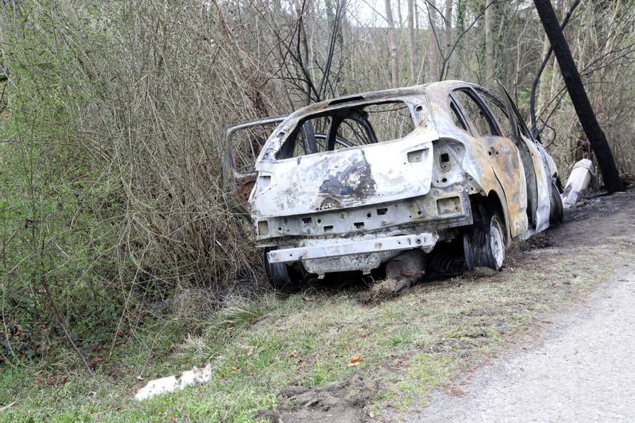 Mali Gradac: Automobil sletio u kanal i zapalio se, policija pronašla tijelo vozača