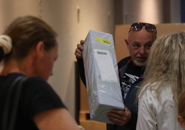 Trgovina "izgubljenih" paketa stigla je i u Split