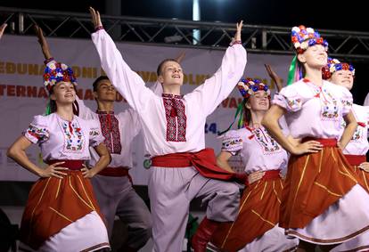 FOTO Folklorne grupe iz cijelog svijeta zaplesale u Podstrani