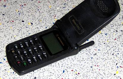 Zvijezda devedesetih: Ovo je bio prvi pravi preklopni mobitel