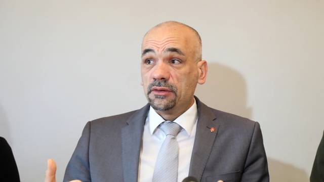 Šibenik: Župan Jelić potpisao ugovore o financijskoj potpori projektima u području razvoja lovstva