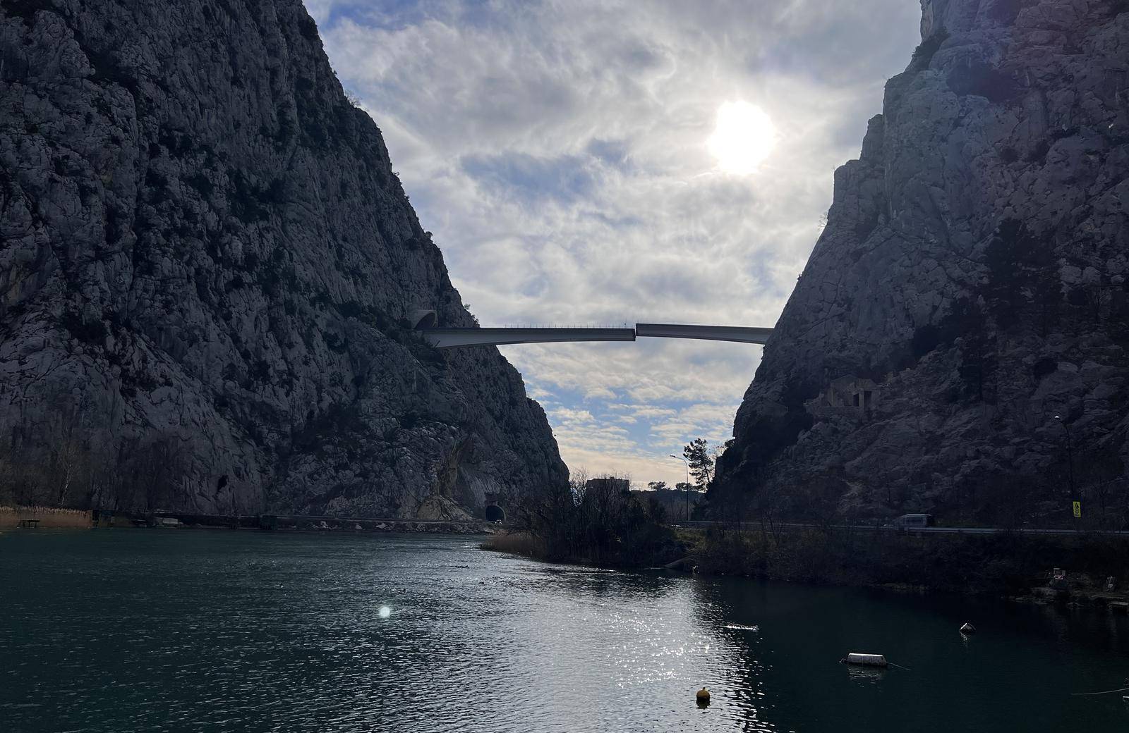 Most iznad Cetine kod Omiša od spajanja dijeli još nekoliko centimetara