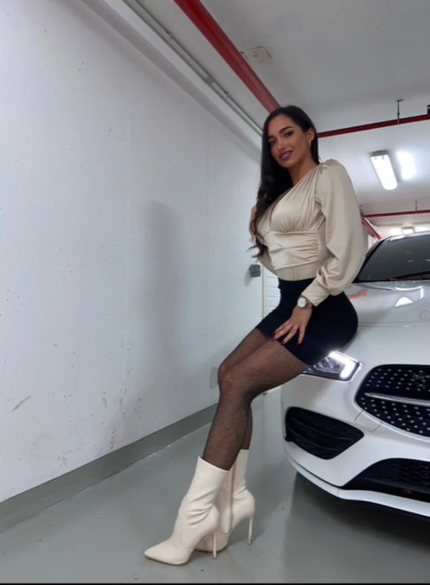 FOTO 'Savršena' Laura ima novi imidž: Pogledajte kako sada izgleda, fotkala se i bez šminke!