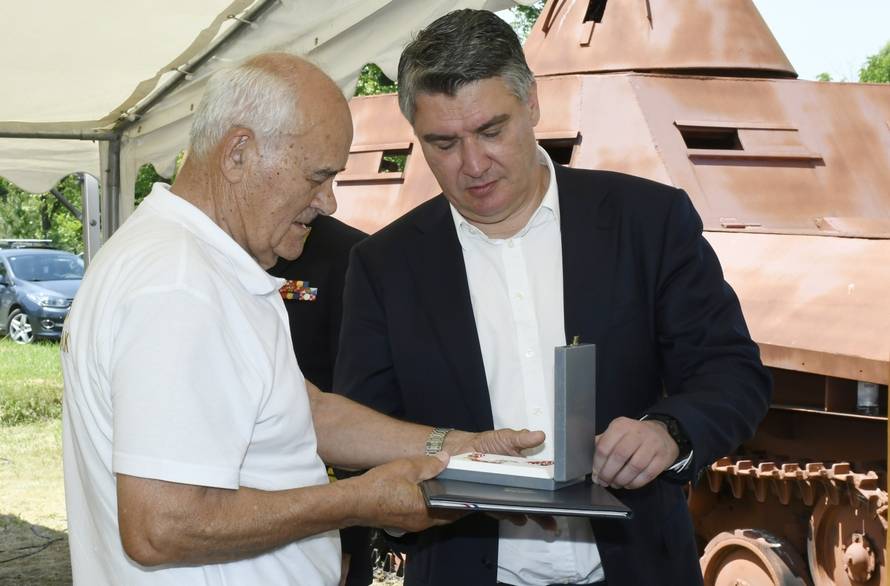 Sisak: Predsjednik na obljetnici ustrojavanja 57. Samostalnog bataljuna "Marijan Celjak“