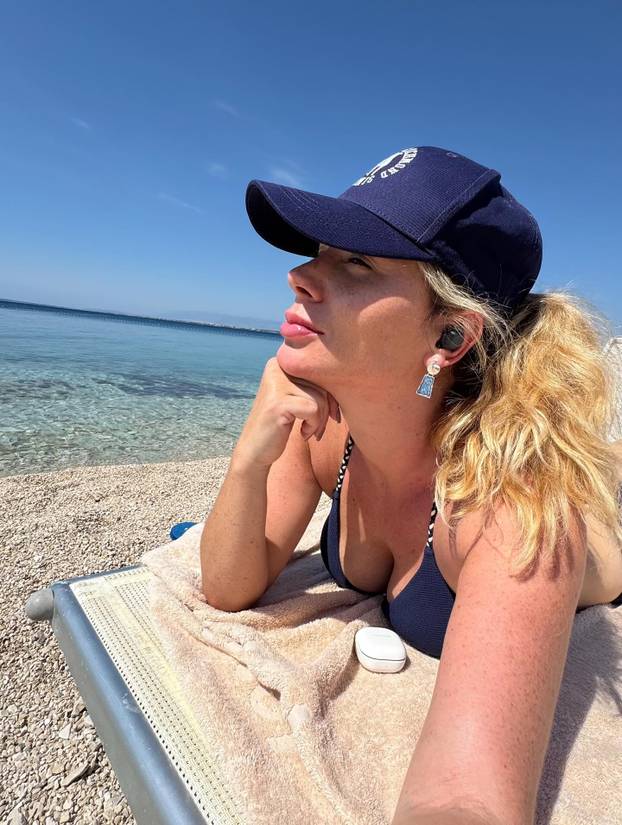 FOTO Fatalna plavuša tečno govori čak četiri jezika, a prije novinarstva bila je konobarica