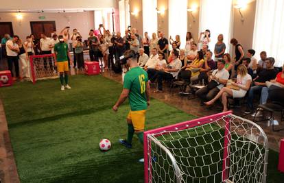 Igrači Istre zaigrali su nogomet uz 5G preko virtualnih naočala