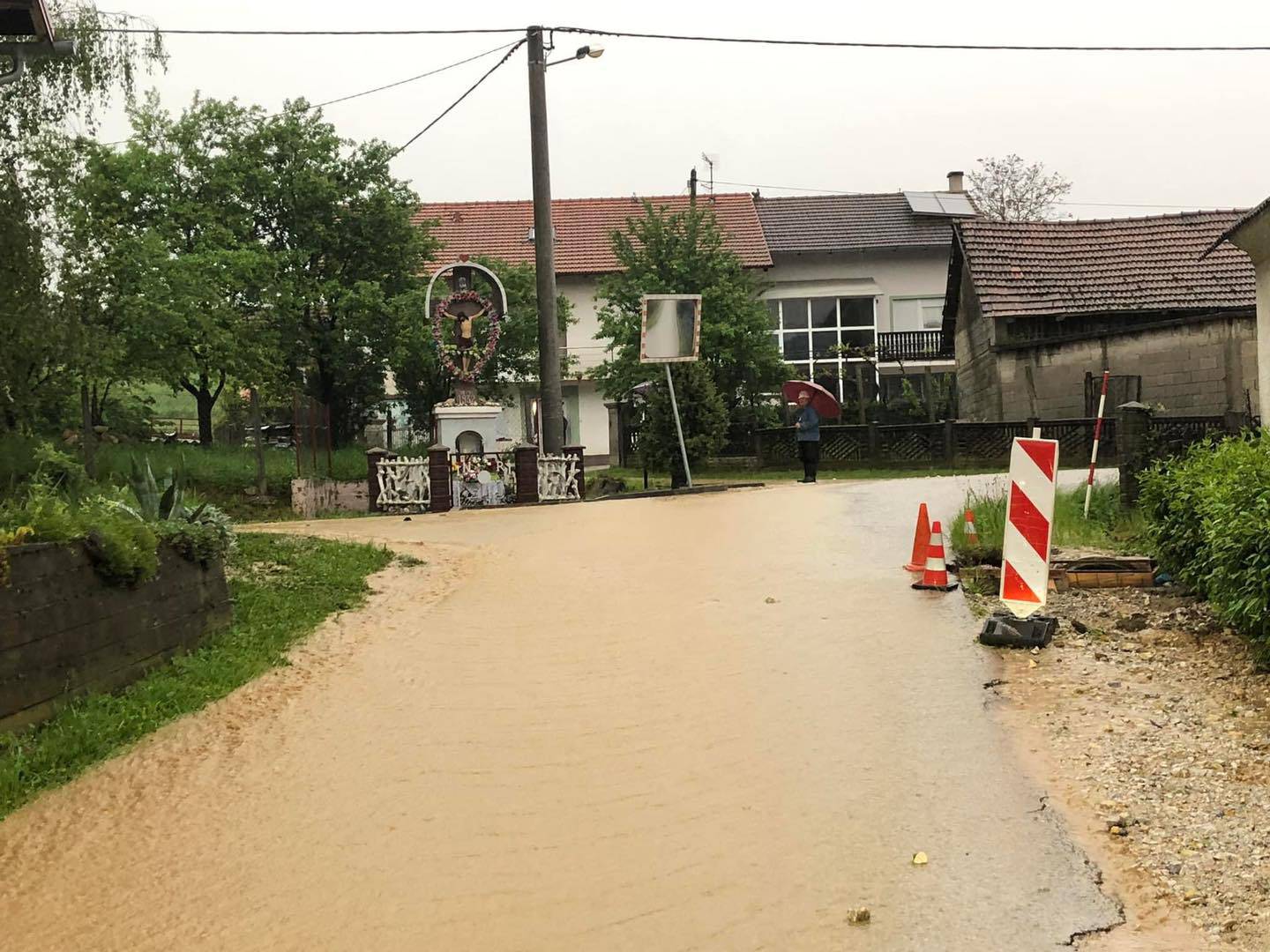 FOTO Kaos i na sjeveru, brojne ceste i kuće poplavile. Stričak: Strašno, sve snage su na terenu