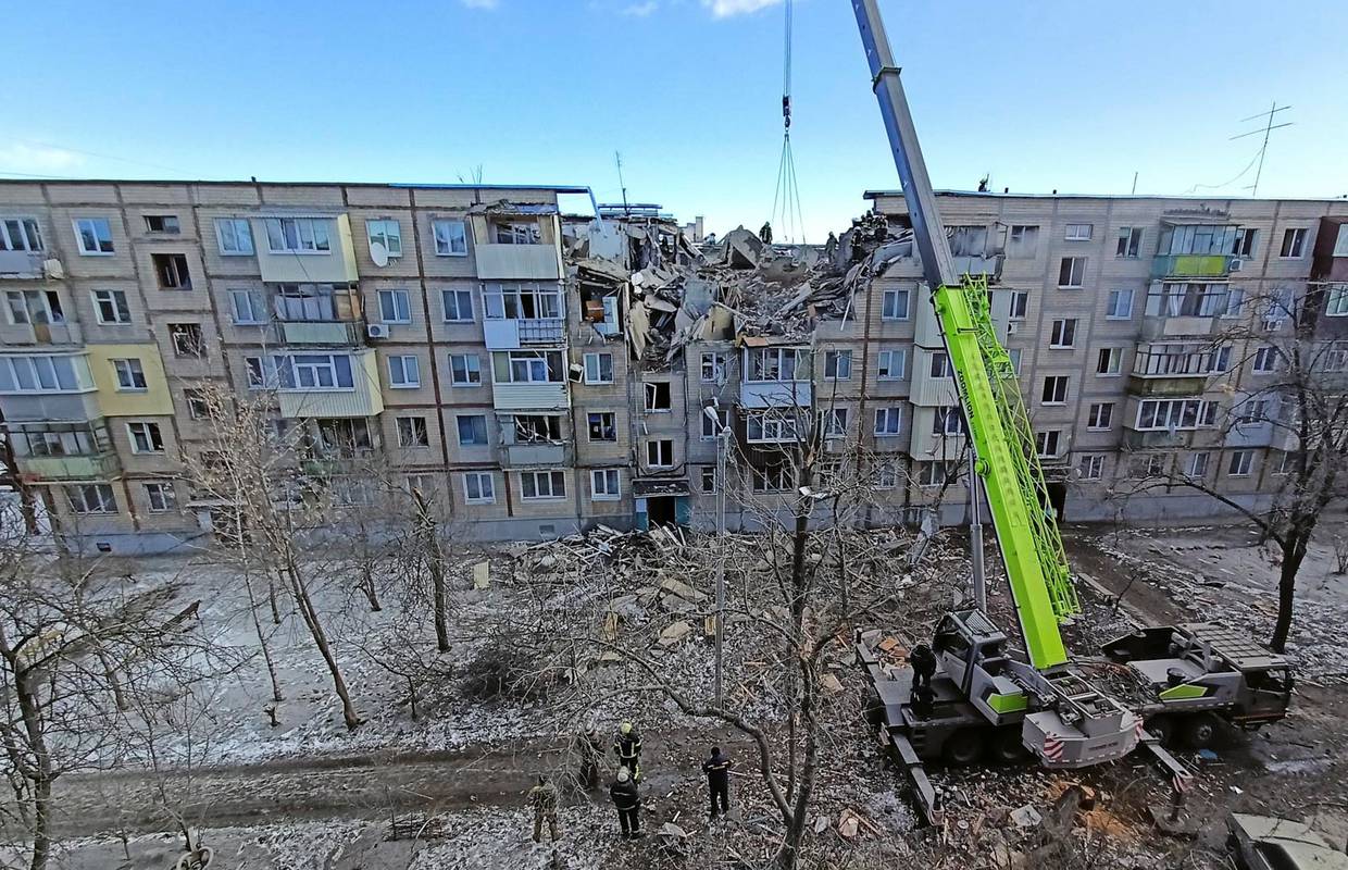 Najmanje devet civila poginulo u ruskom granatiranju: Pogodili su školu, bolnicu i naše zgrade!