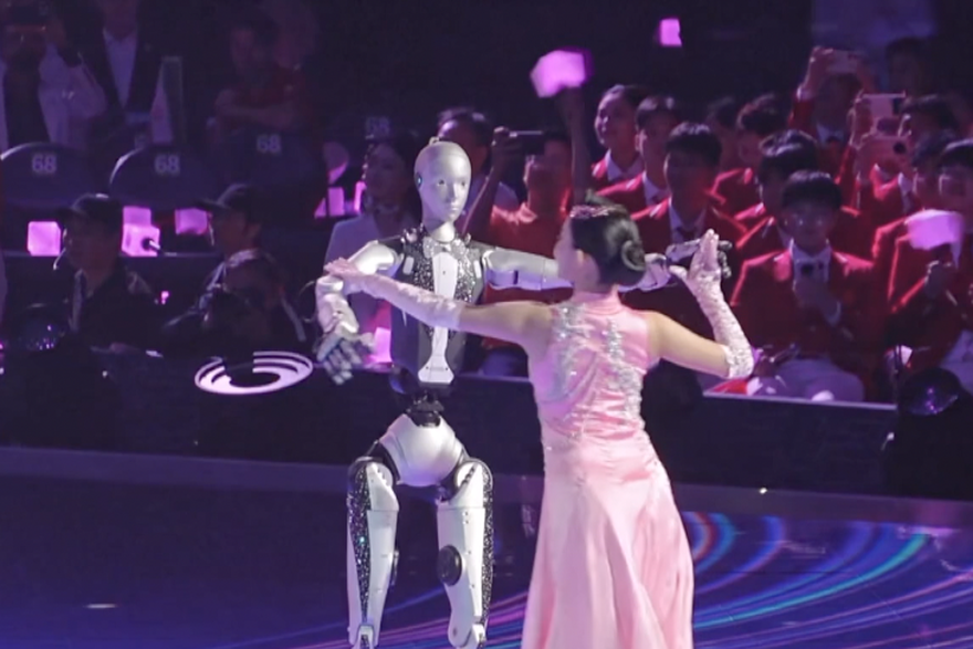 Ples s robotom