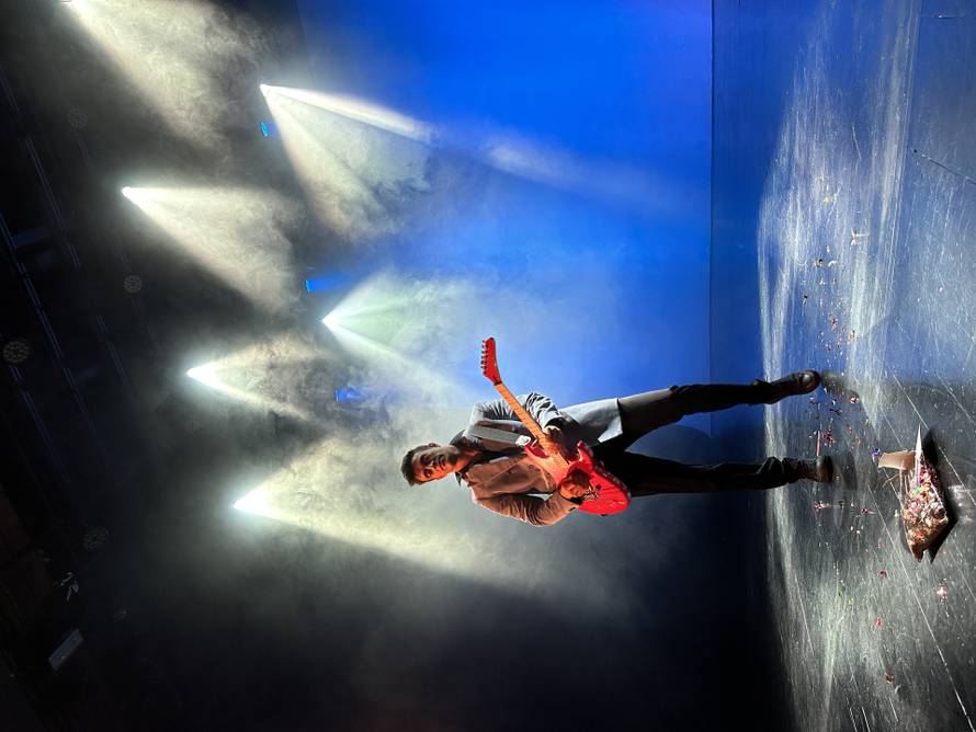 Mladi pjevač prisjetio se teškog djetinjstva: 'Učiteljica klavira me tukla, a majka ismijavala...'