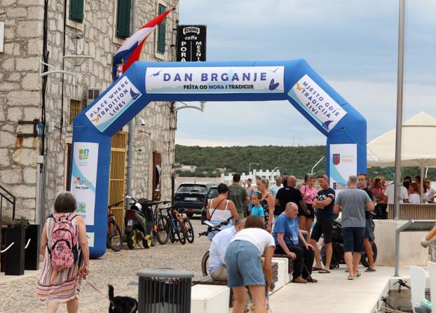 FOTO Ženska regata u Betini oduševila mještane i turiste