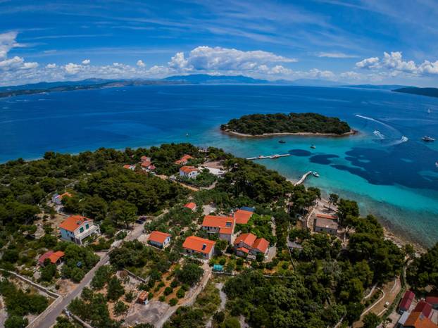 Fotografije iz zraka uvale Krknjaši na Drveniku Velom