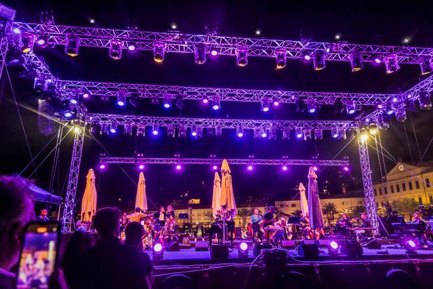 Vela Luka: Generalna proba koncerta Trag u Beskraju