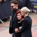 FOTO Birmingham se oprašta od Ozzyja: Fanovi mu odaju počast, shrvana Sharon je u suzama...