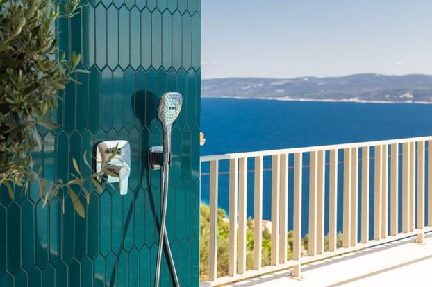 Bazen, sauna, teretana i dvije plaže na 'par koraka' - evo što sve nudi raskošna vila u Omišu