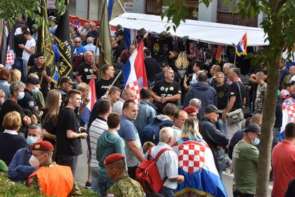 Knin: Pripadnici HOS-a sa svojim obilježjima zaustavljeni od strane vojne policije