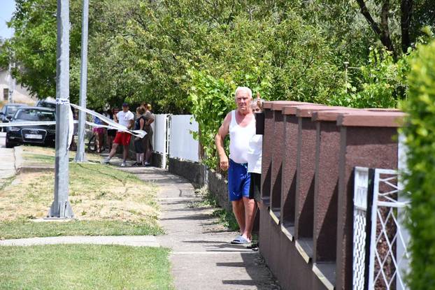 VIDEO Vozač kamiona preminuo nakon stravične nesreće i naleta putničkog vlaka kod Sl. Broda