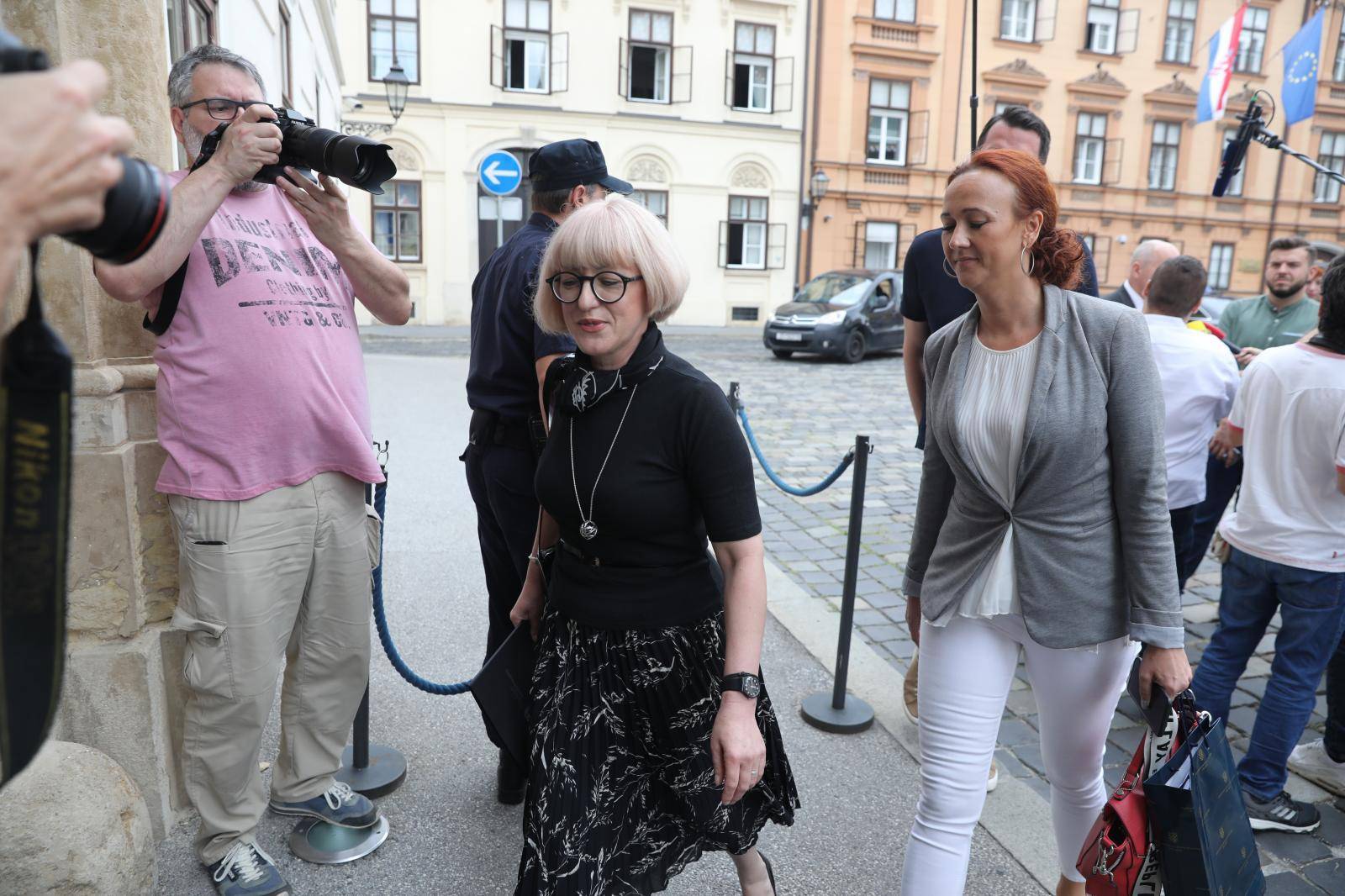 Zagreb: Novi ministri dolaze u Banske dvore