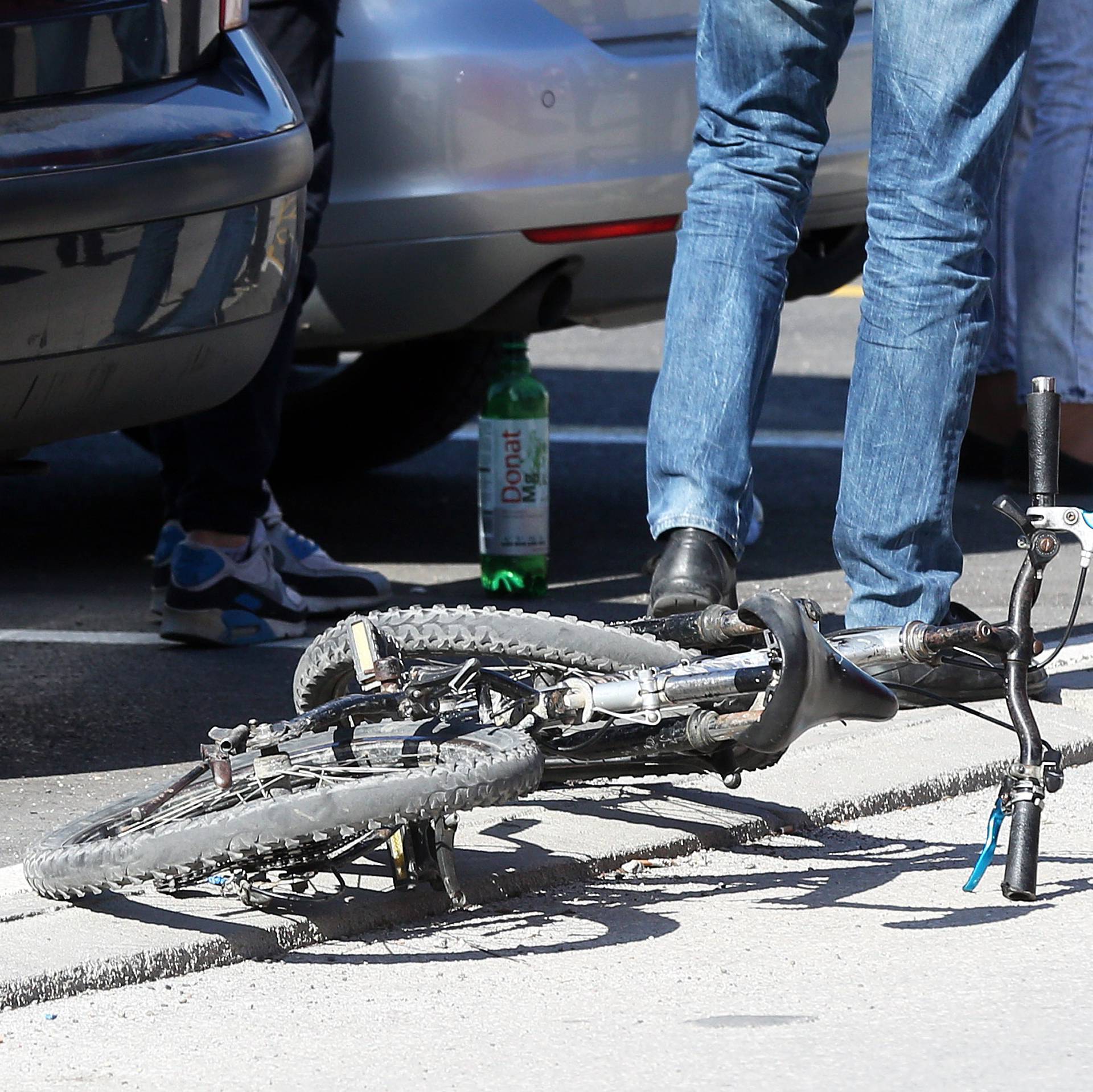 Auto udario dječaka (10) na biciklu, prevezli ga u bolnicu