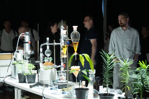 Zagreb: Otvorenje izložbe Skin(s)care - između njege i nasilja