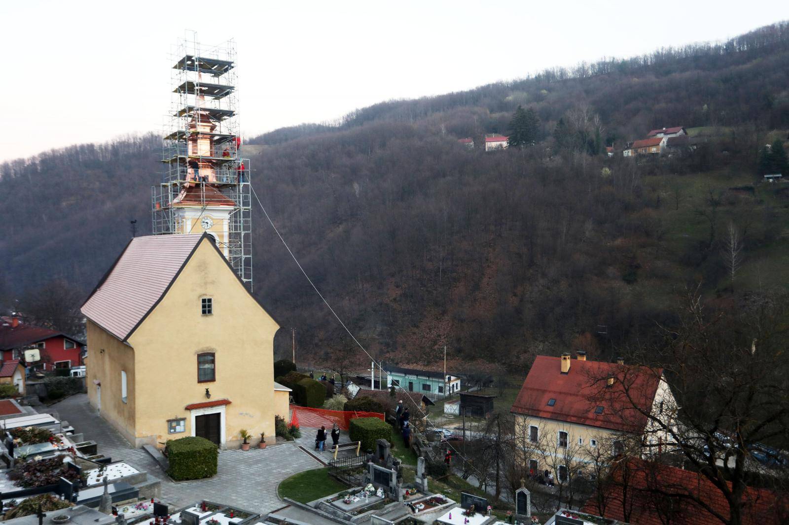 HGSS izveo vježbu spašavanja unesrećenog s tornja župne crkve u Rudama