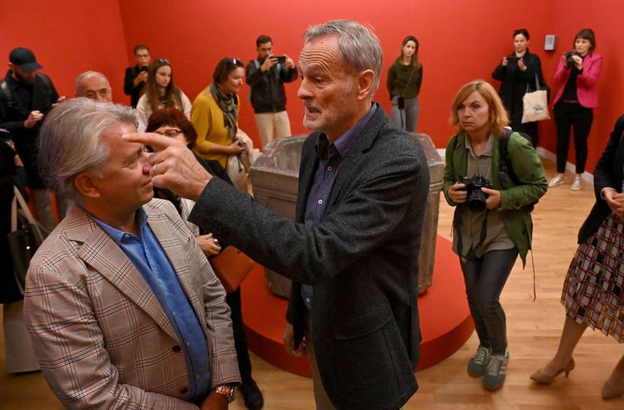 Zagreb: 1100 izlozba Hrvatskog Kraljevstva  u Klovicevim dvorima