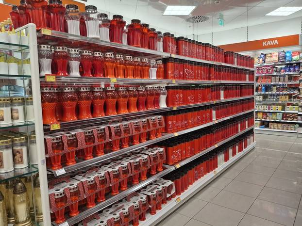 Ponuda lampiona u Mülleru na Trgu bana Jelačića