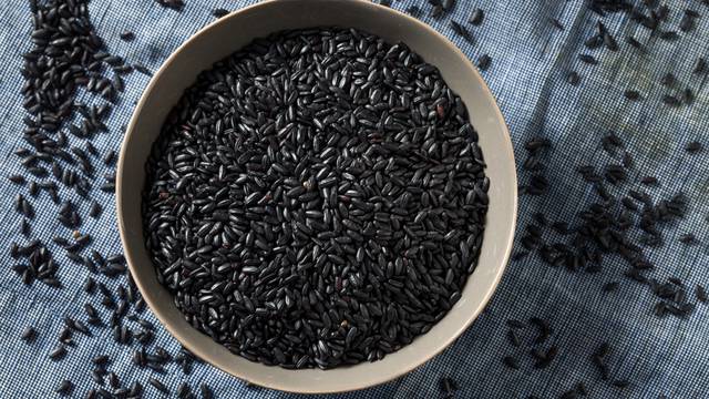 Četiri razloga zašto jesti više crne riže: Zdravija je od ostalih