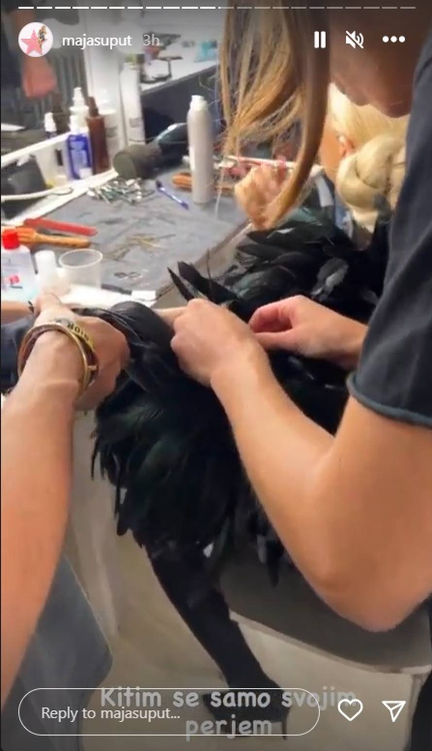 Maja Šuput odjenula neobičan crni kombinezon i poručila: 'Kitim se samo svojim perjem...'