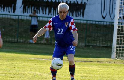 Nogomet u Kninu: Početni je udarac izveo Ivo Josipović