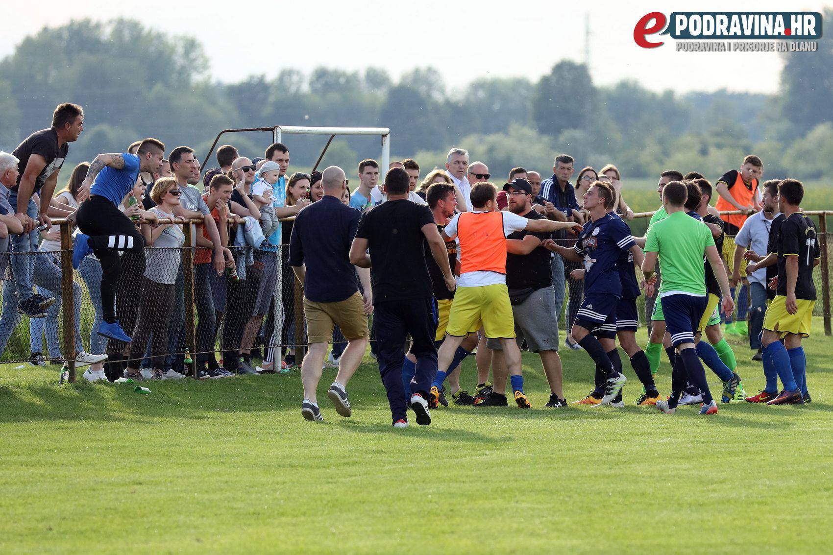 Derbi 1. ŽNL: Navijača više no u HNL-u, 4 crvena, tučnjave...